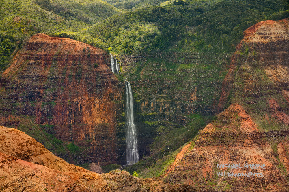 A mesmerizing 800-foot waterfall is the one of the biggest attractions on the Hawaiian island of Kauai.&nbsp;
