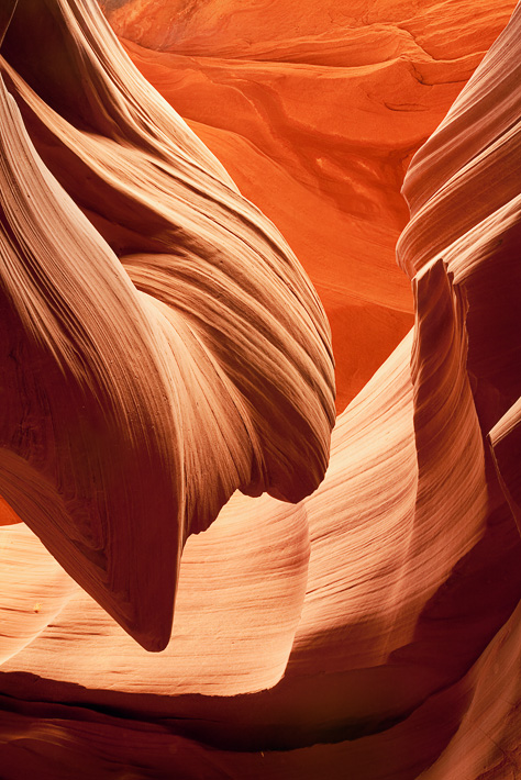 The sensous, sandstone&nbsp;lines,&nbsp;curves, and shadows&nbsp;of lower Antelope Canyon create&nbsp;distinctive opportunities...