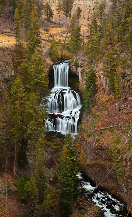 Lava Creek splashes and falls nearly 110&nbsp;ft &nbsp;through&nbsp;rust colored cliffs&nbsp;near&nbsp;the&nbsp;northern entrance...